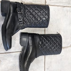 Aquatalia black quilted leather boots size 9